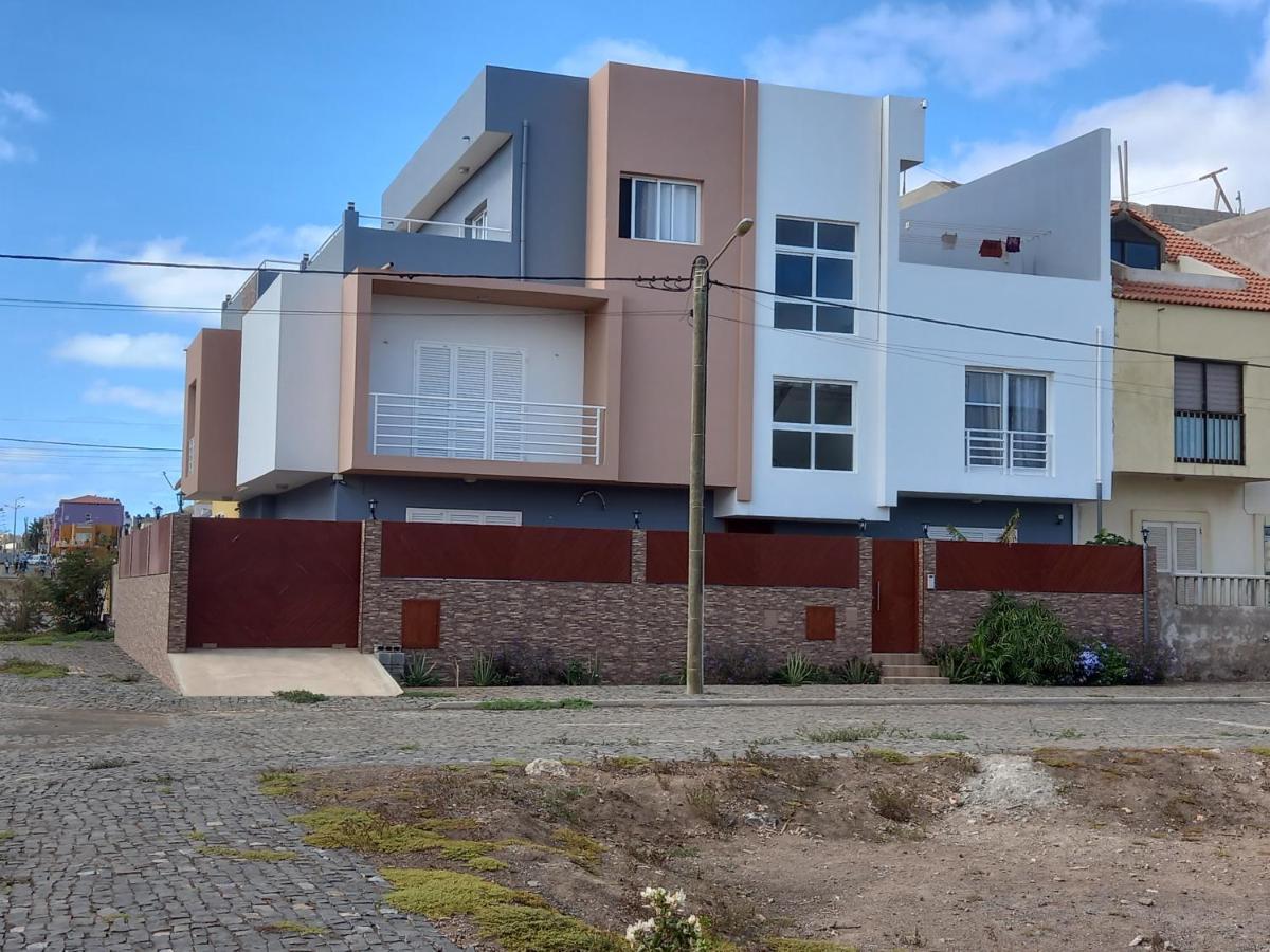 Nifa House Hotell Espargos Eksteriør bilde